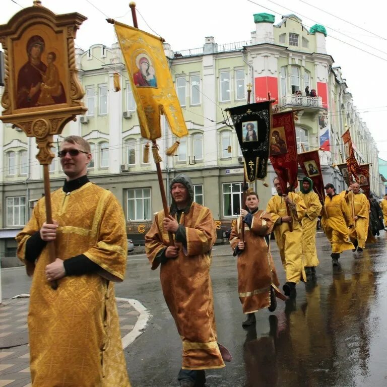 Торжественное возвращение. Великорецкий крестный ход киров. вкревский крестный ход город киров. великорецкий крестный ход в россии. возвращение крестного хода в кирове.