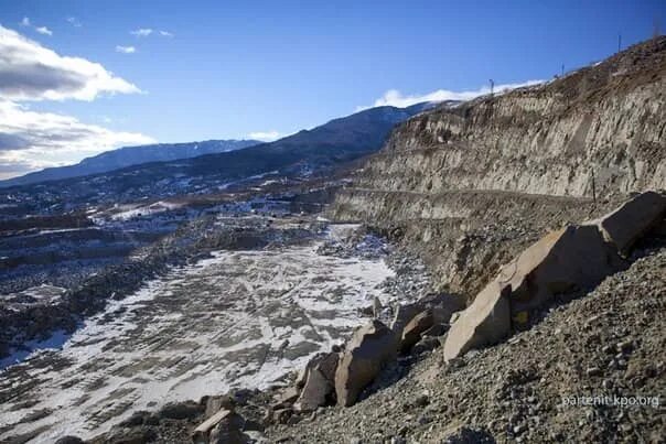 Сайт шархинского карьера. Шархинский карьер алушта. Шархинский щебень. Шархинский карьер крым. Сайт шархинского карьера.