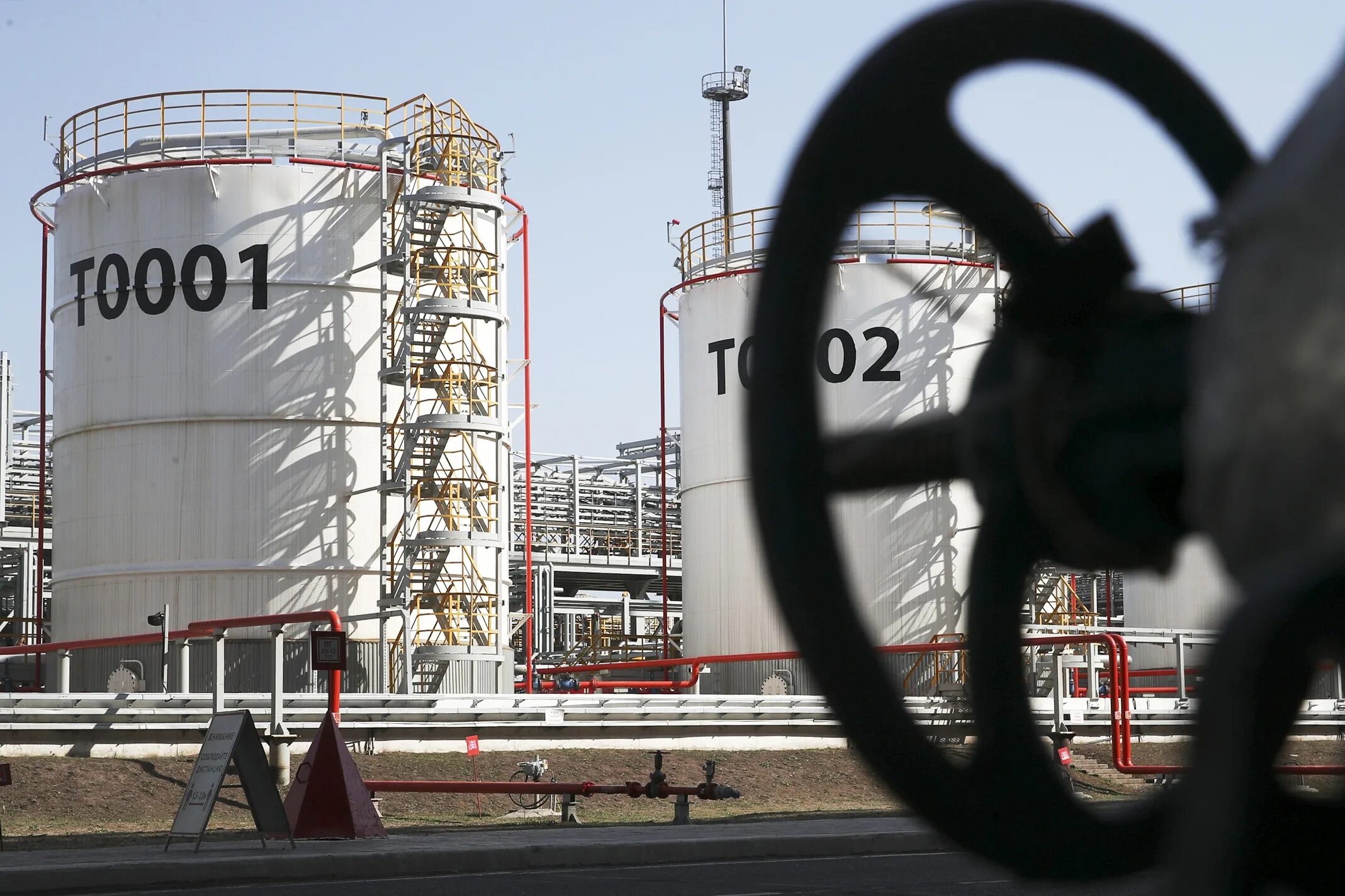 Нефть. Добыча нефти. Российская нефть марки urals. Ненецкий автономный округ добыча нефти. Российский нефтяной.