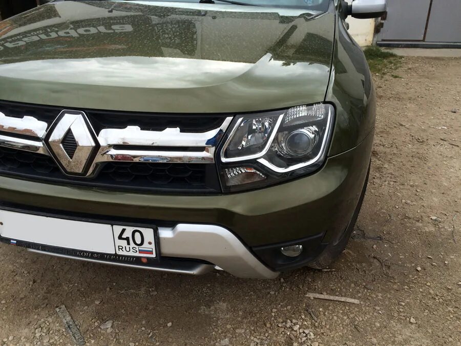 Фары renault duster. Фары Рено Дастер Рестайлинг. Линзы Рено Дастер 2. Дастер 2019 блок фара. Линзованные фары на Рено Дастер.