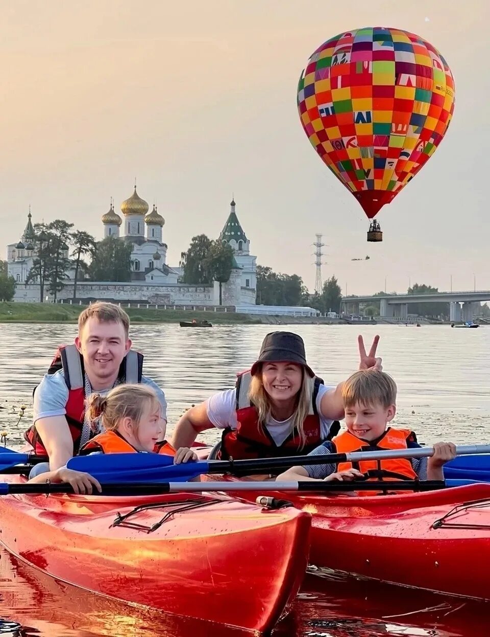 На воздушном шаре кострома. Воздушные шары фестиваль. Воздушный шарик. Полет на воздушном шаре фото. Покататься на шаре в Костроме.