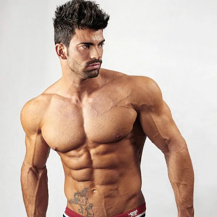 Культуристы на пляже. Natural lee – fire. Natural lee. Сержи констанс испанский спортсмен. Big ramy.