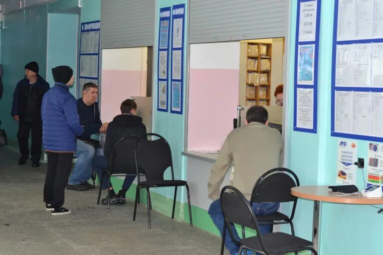 Гп омутнинск. Календарь записи к врачу. Омутнинская црб регистратура. Хохольская црб воронежская область. Брендирование поликлиники служба здоровья.