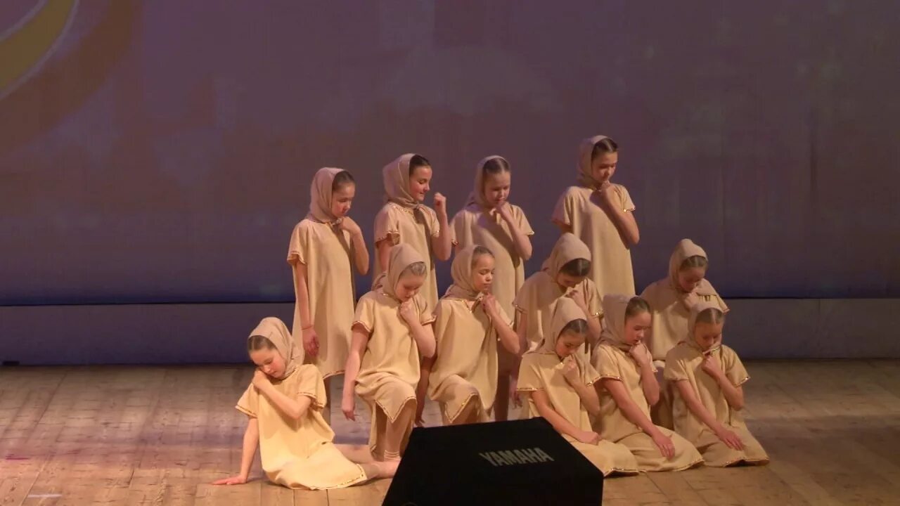 Танец за речкою. Танец за речкою. Костюм реки для танца современный. Танцы у реки. Танец река видео.