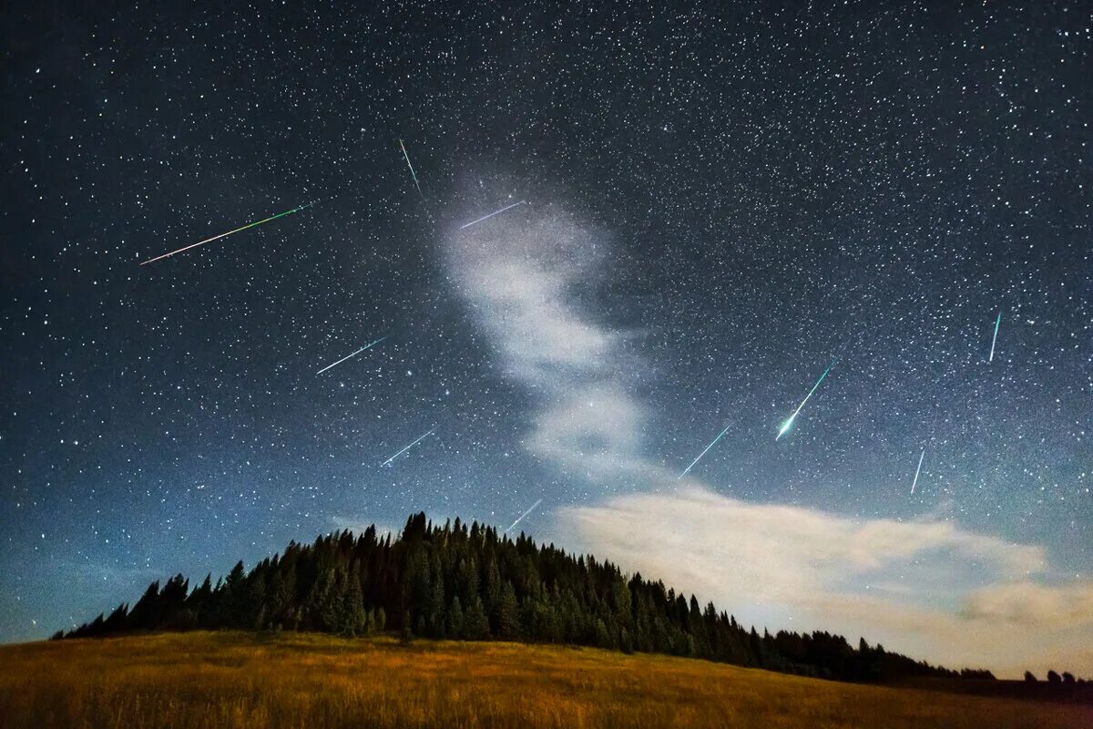 Звезда планета 7680x4320. Ночной пожар. 7680х4320 обои. Звездное небо объектив сигма. Август ночь природа.