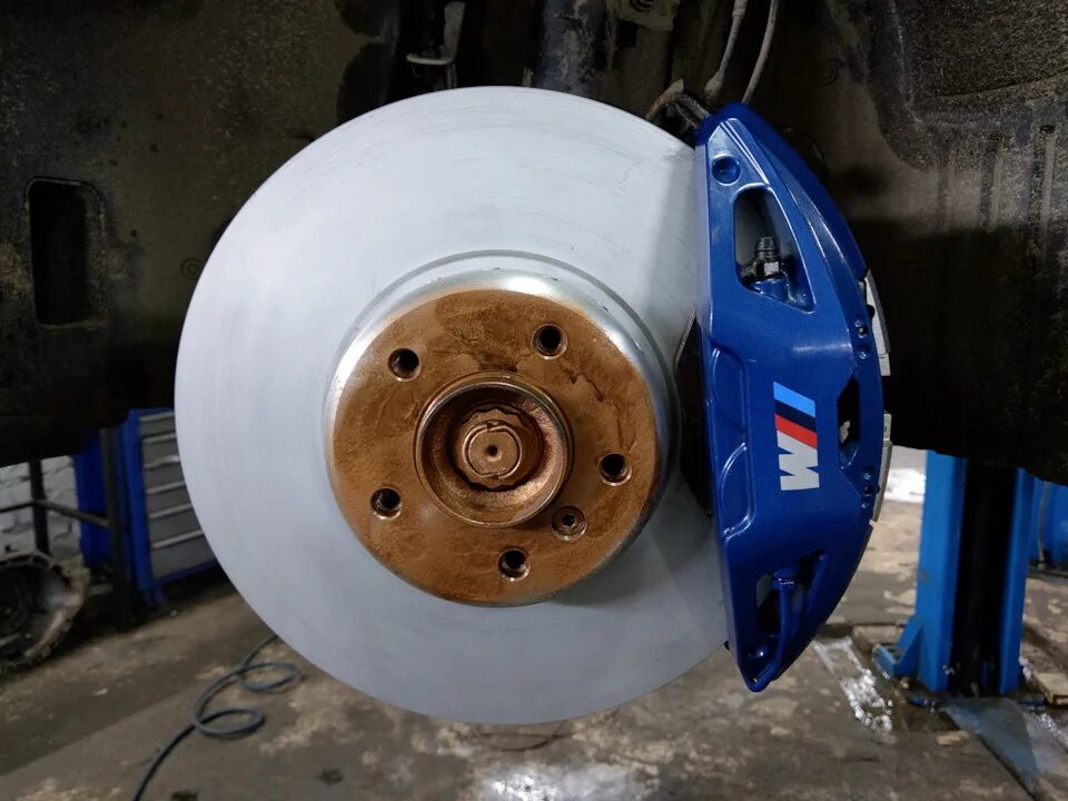 Дисковые тормоза бмв ф32. Отзывы тормозные диски bmw. Отзывы тормозные диски bmw. Bmw f30 тормозные диски с насечками. Тормозные диски m5 f10.