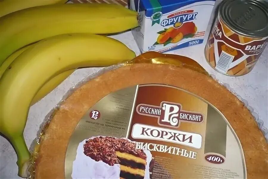 Торт из бисквитных коржей со сгущенкой и бананами. Торт из магазинных коржей со сгущенкой и бананами. Торт из коржей со сгущенкой и бананами. Торт из бананов и коржей с сгущенкой. Готовые коржи с бананом