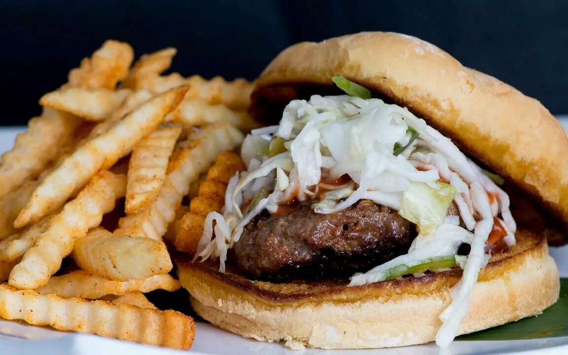 Burger fries. Пицца и мини бургер. Бургеры с картошкой. Burger fries. Гамбургер.