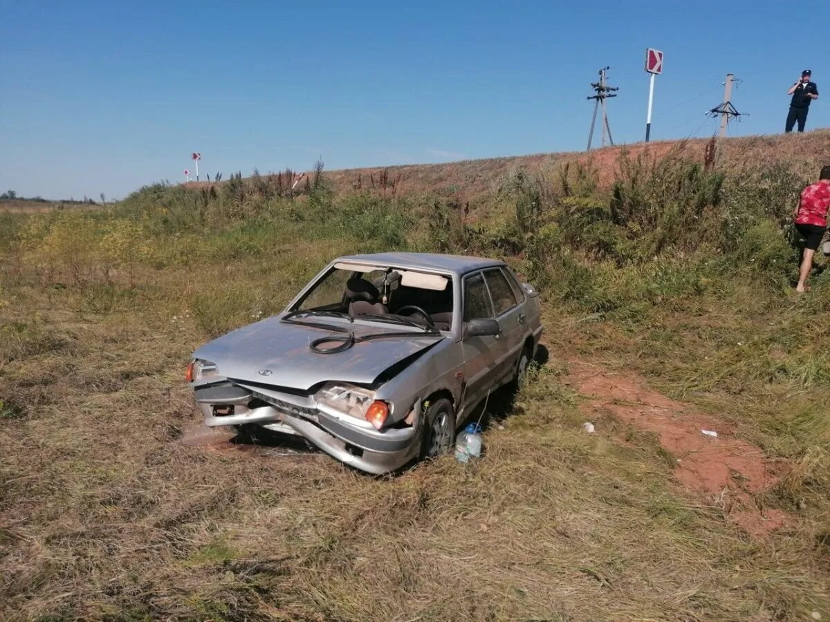 Машина на дороге. Украинские автомобили. ДТП Матвеевский район Оренбургская область.