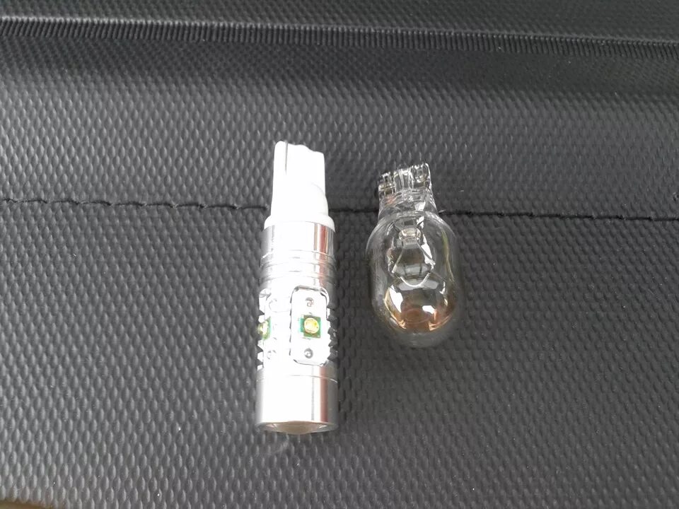 Е60 рестайлинг лампочки заднего хода. Лампа заднего хода бмв. Лампочка заднего хода l 200. Лампы заднего хода е90. Лампа заднего хода бмв.