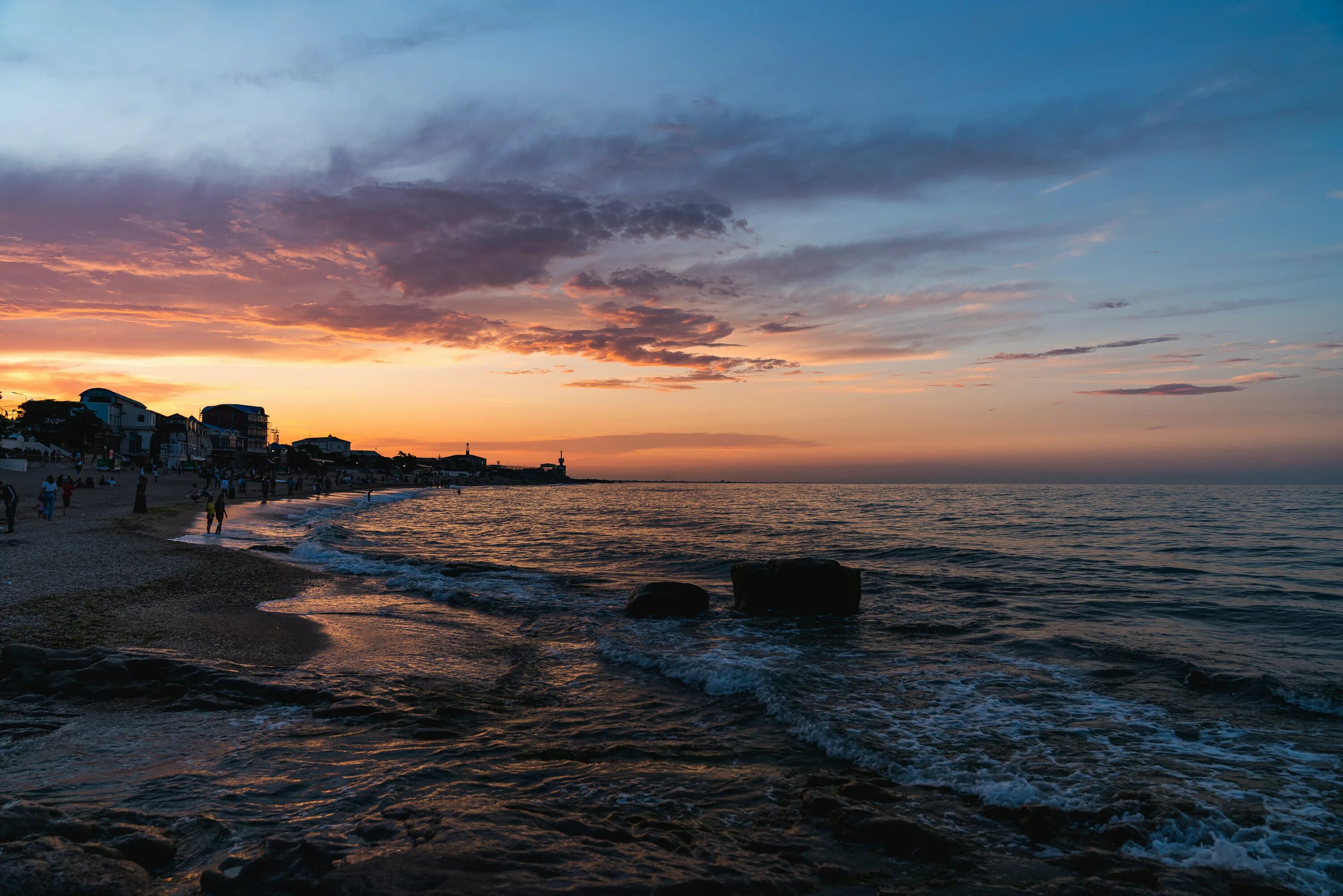 Дагестан море. Махачкала море 2023. Махачкала море 2023. Махачкала берег каспийского моря. Море махачалкапарк терек.