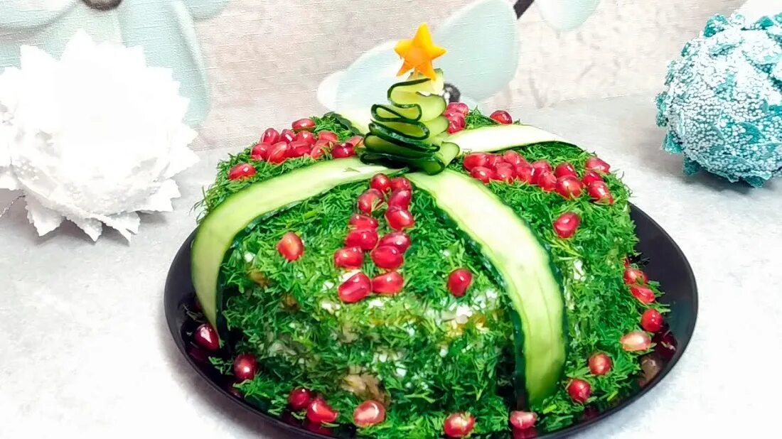 Новогодние салаты и закуски. Интересные салаты на новый год. Праздничные блюда на новый год 2022. Украшение новогодних салатов