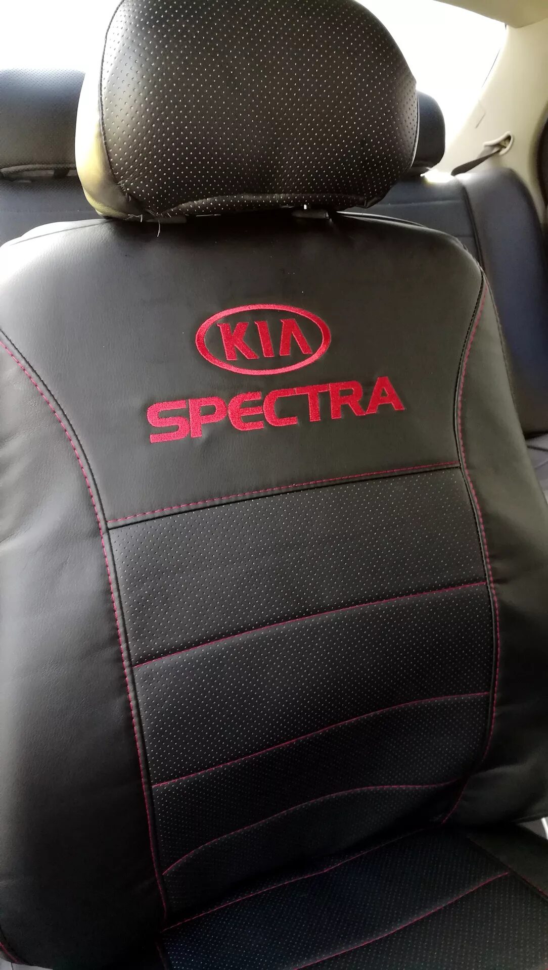 Kia spectra 2008 чехлы. Кожаный салон киа спектра. Чехол спектра. Чехлы киа спектра ромб. Чехол спектра.
