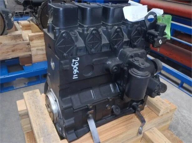 Case двигатели. Двигатель 4t-390. 4t-390 cummins. Двигатель Perkins на Case 695sm. Двигатель на case580gt.