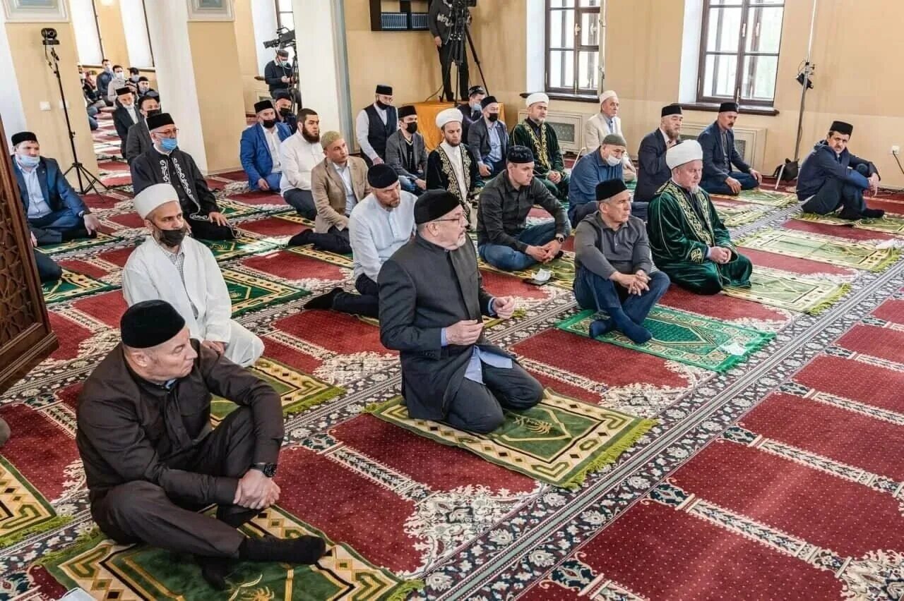 Московская Соборная мечеть намаз. Праздники Ислама Ураза байрам.
