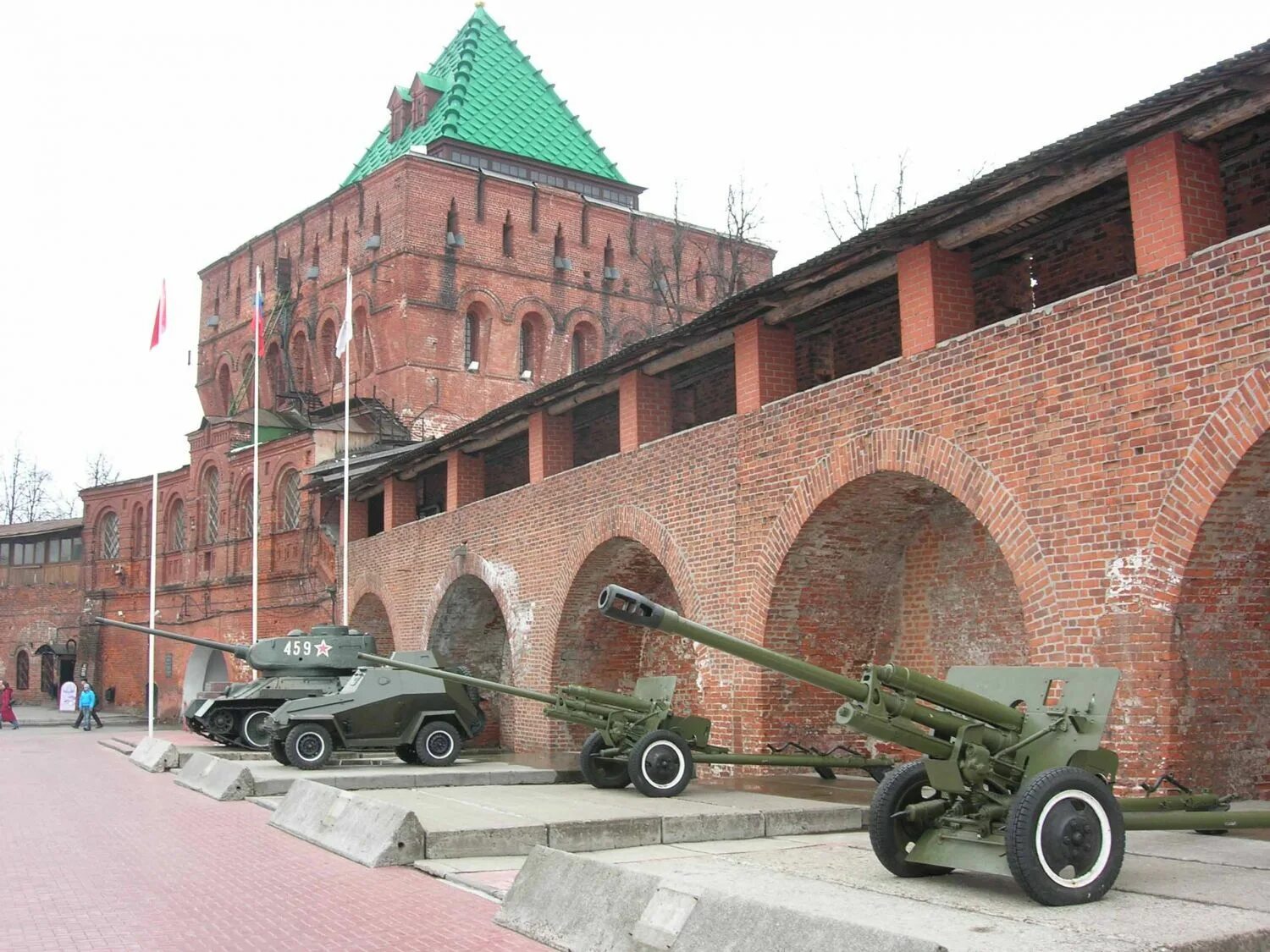 Нижний новгород какой военный. Горьковчане фронту Кремль Нижний Новгород. Музей Нижегородский Кремль. Музей в Кремле Нижний Новгород. Музей военной техники в Кремле Нижний Новгород.