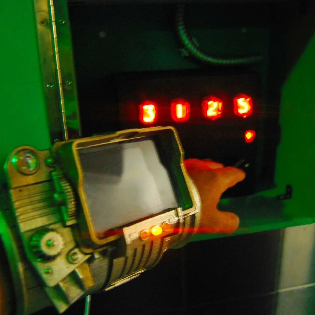 Квест убежище 13 барнаул. Квест убежище 101 белгород. Бункер казань квест. Квест убежище 101. Квест убежище 13 барнаул.