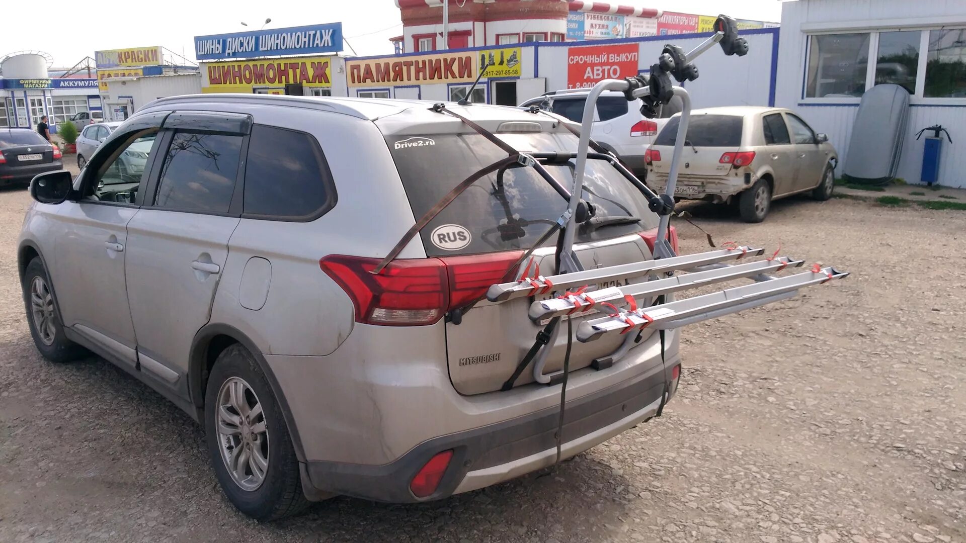 Mitsubishi Outlander XL велобагажник. Велобагажник Митсубиси Аутлендер 3. Велобагажник для Митсубиси Аутлендер XL. Багажник Митсубиси Аутлендер 3. Двери мицубиси аутлендер 3