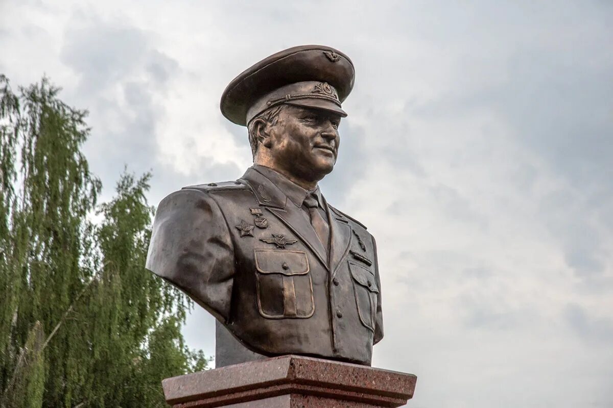 Торжок воробьев. Торжок воробьев. Памятник воробьеву торжок. Торжок воробьев. Торжок воробьев.