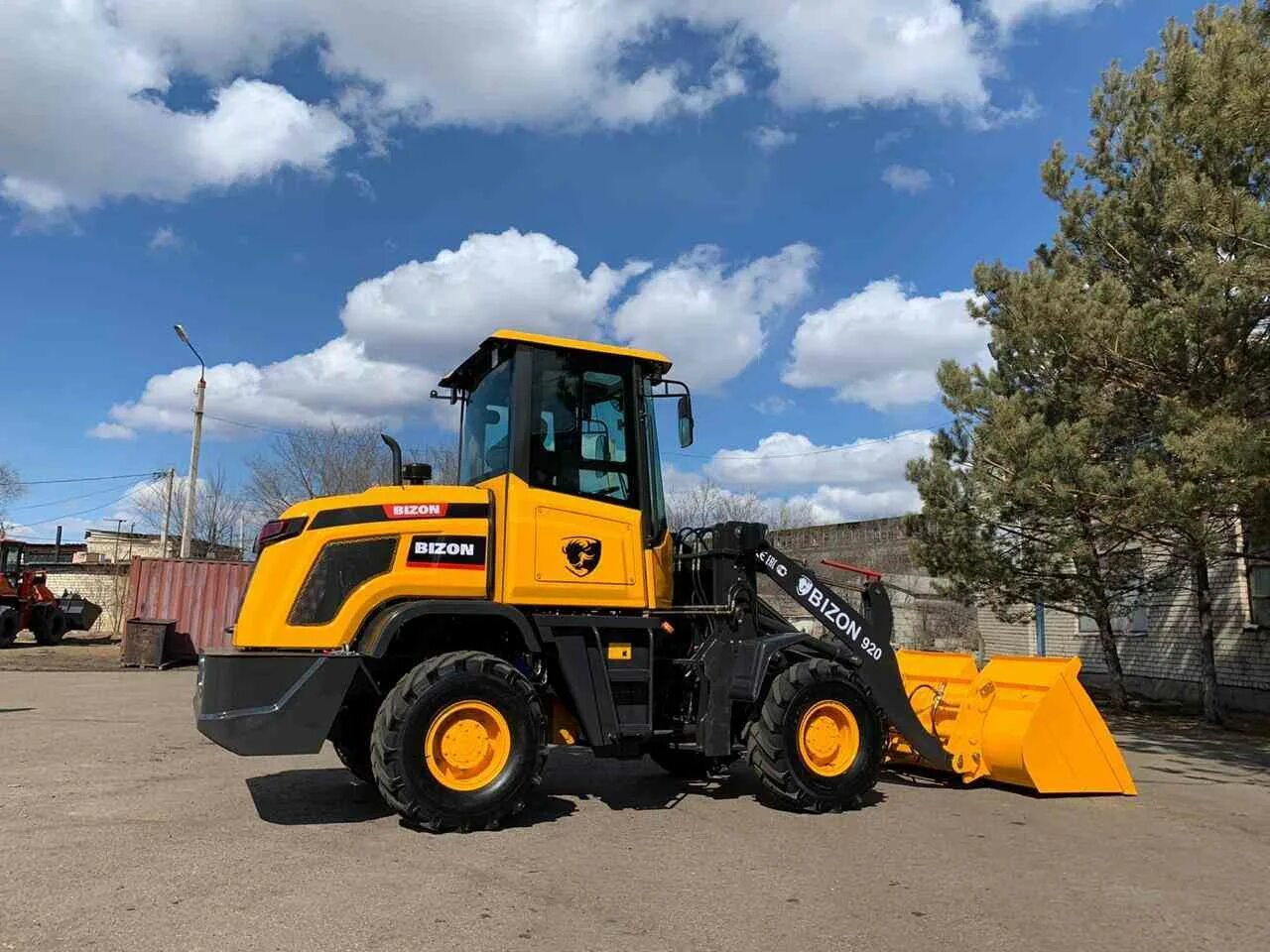 Bizon 930 фронтальный погрузчик. Бизон 925 фронтальный погрузчик. Бизон 933 фронтальный погрузчик. Bizon погрузчик. Bizon 777.