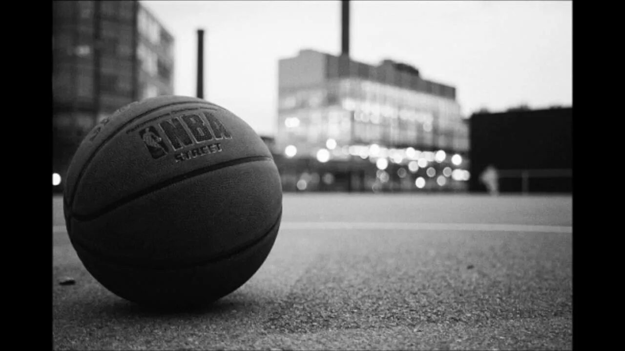 Ball street. Уличный баскетбольный мяч. Черный баскетбольный мяч. Ава баскетбол. Стритбол.
