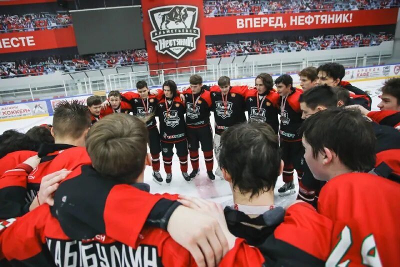 Нефтяник 2007. Хк бобруйск 2017-18 фото. Нефтяник 2007. Команда нефтяник. Нефтяник омск 2007.