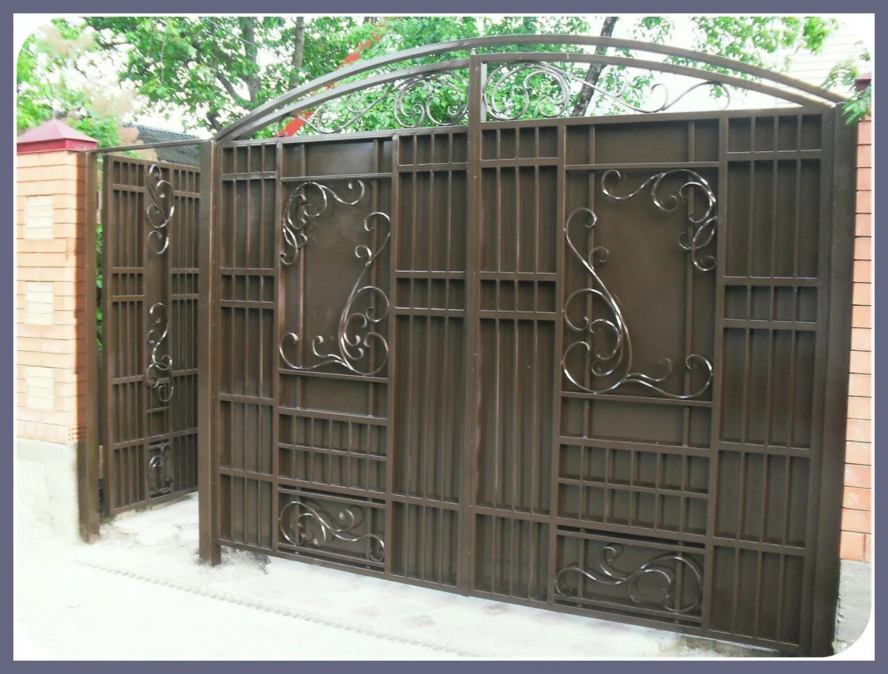 Калитка какая. Красивые кованые калитки. Красивые металлические калитки. Красивые металлические ворота. Оригинальные калитки.