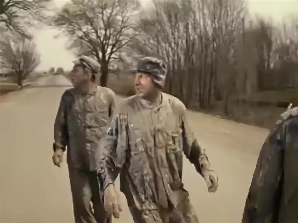 Пацаны подождите. Яббаров джентльмены удачи. Кадры из джентльмены удачи цемент. Эй подожди. Подождите джентльмены удачи.