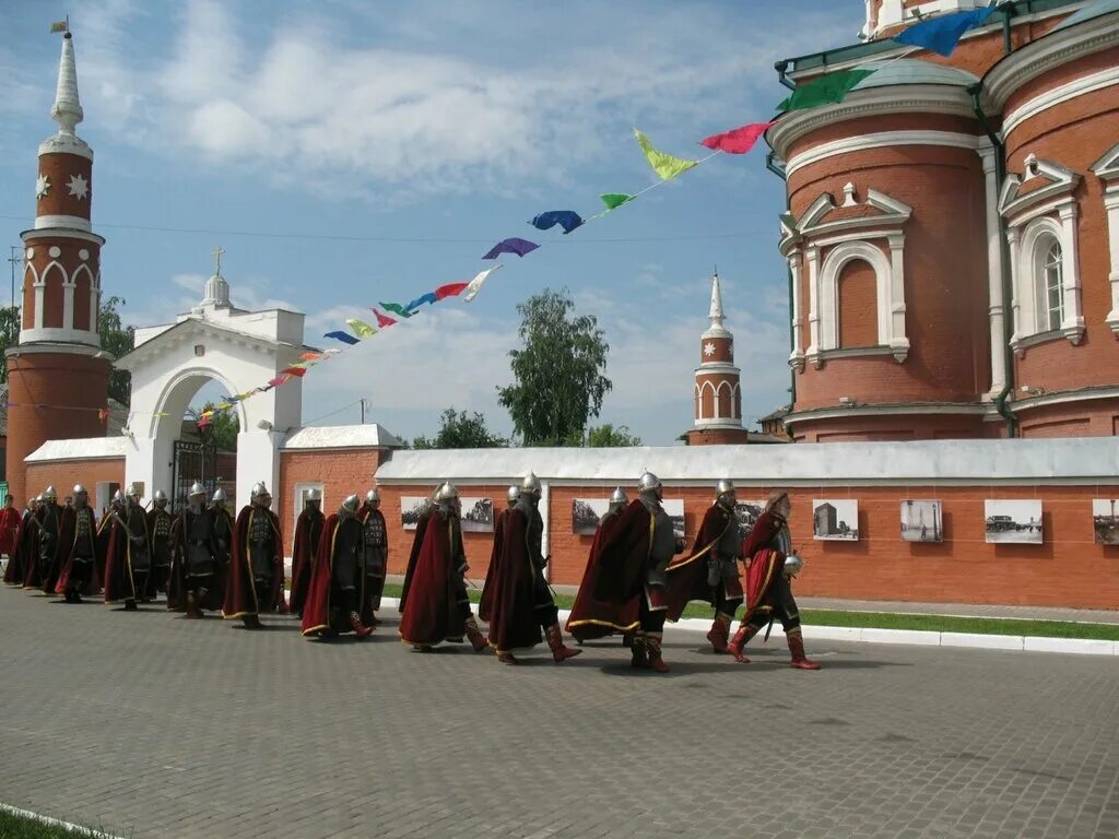 Коломна московская область сайт. Коломенский Кремль. Г Коломна Кремль. Коломенский Кремль памятник. Соборная площадь Коломна.