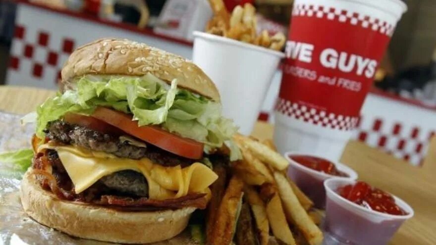 Американские фастфуды. Гамбургер в Америке. Five guys бургеры. Фаст фуд в США. Фуд на 2