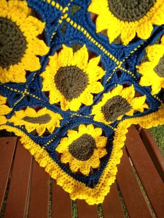 Квадрат подсолнух. Квадрат подсолнух. Бабушкин квадрат крючком подсолнух. Кофта из бабушкиного квадрата подсолнухи. Подсолнух в квадрате крючком.