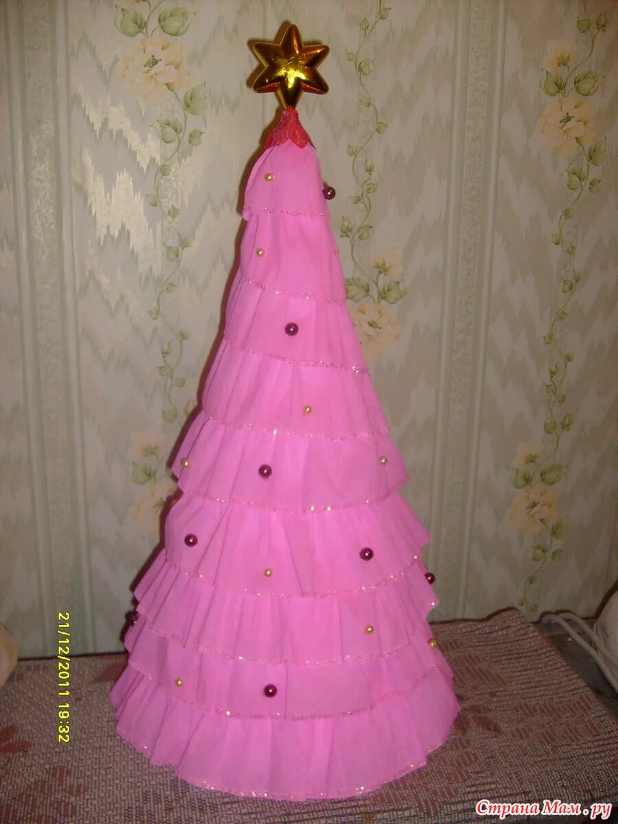 сделать большую елку своими руками в школу. сделать большую елку своими руками в школу. креативная елка. поделка елка. сделать большую елку своими руками в школу.