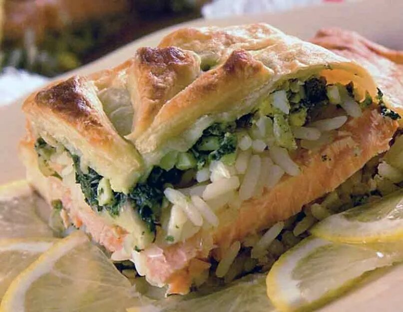 Пирог с рыбой и рисом