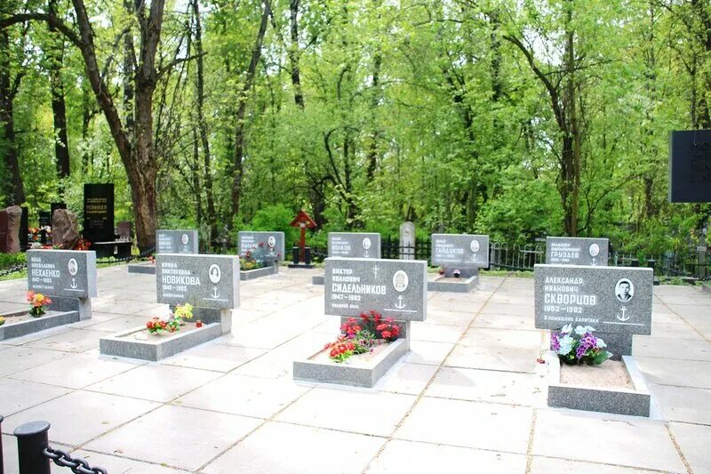 Серафимовское кладбище коммунистическая площадка. Серафимовское кладбище в санкт-петербурге. Колумбарий на серафимовском кладбище в санкт-петербурге. Петербург серафимовское кладбище. Серафимовское кладбище урновый участок.