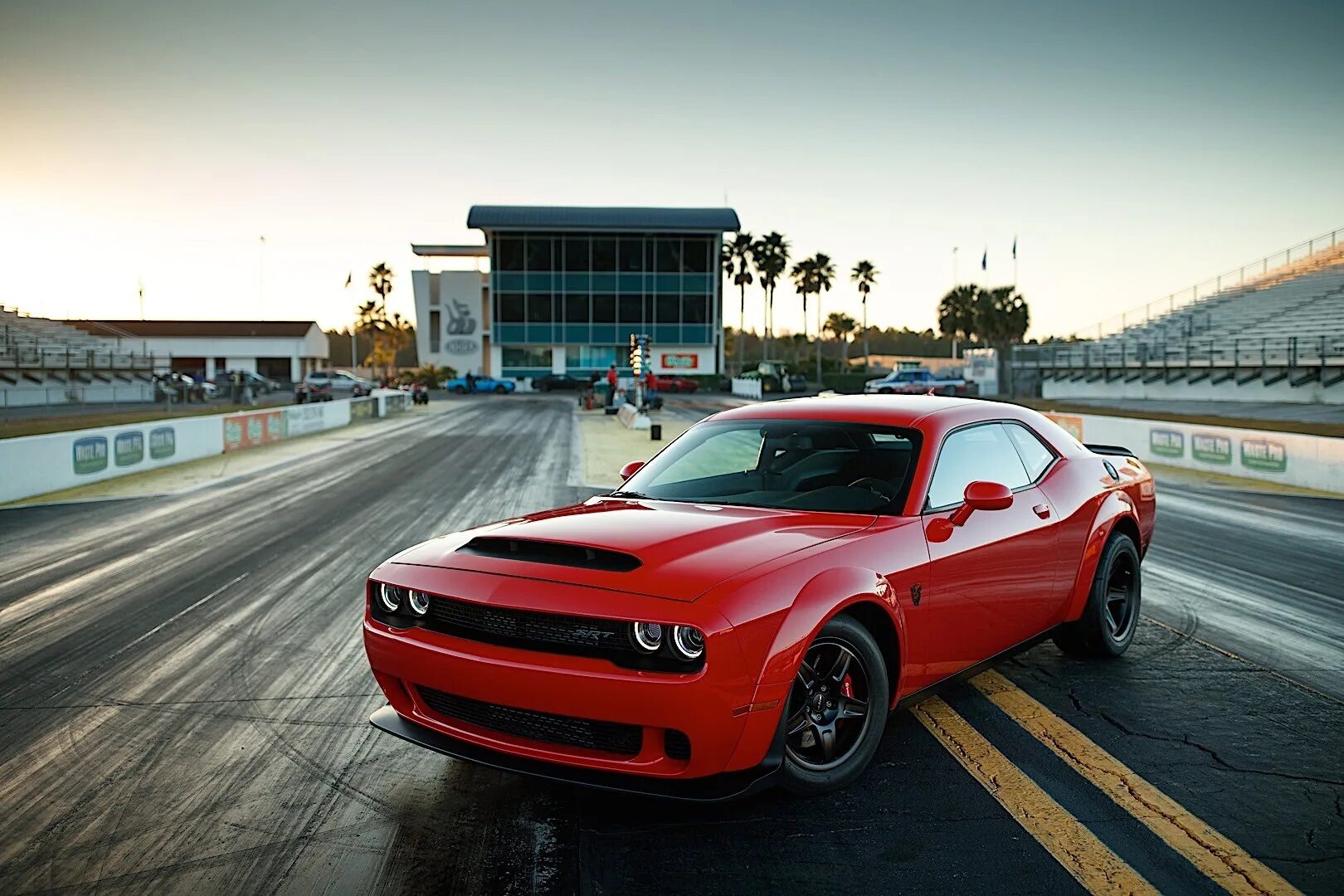 Додж челленджер 2018. Dodge Challenger СРТ. Додж СРТ демон. Додж Чарджер СРТ демон. Додж Чарджер 2018 демон.