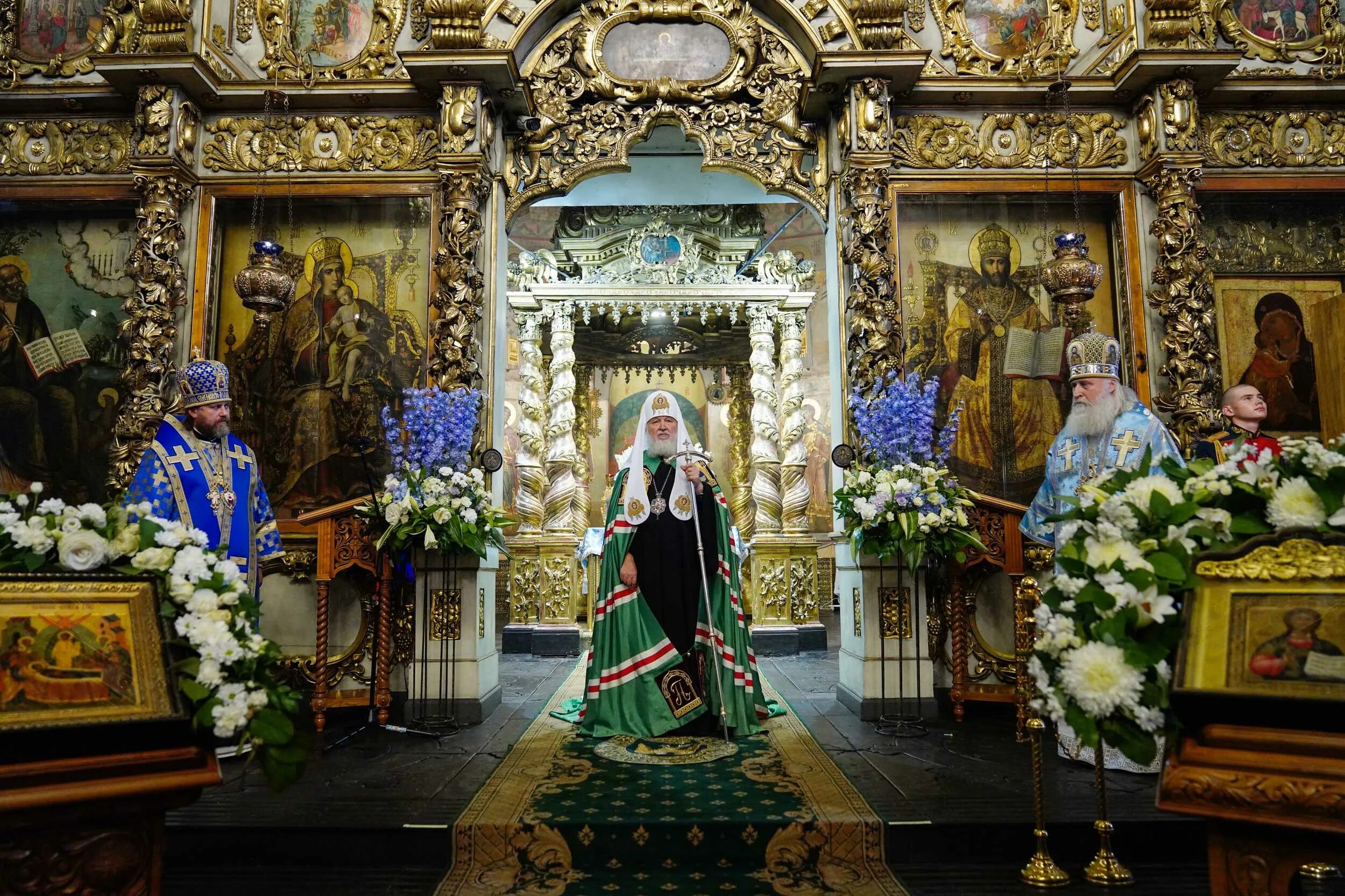 Святыня богородицы. Донской монастырь мощи Патриарха. Донская икона Божией матери в Донском монастыре. Храм Донской иконы Божьей матери в Донском монастыре.