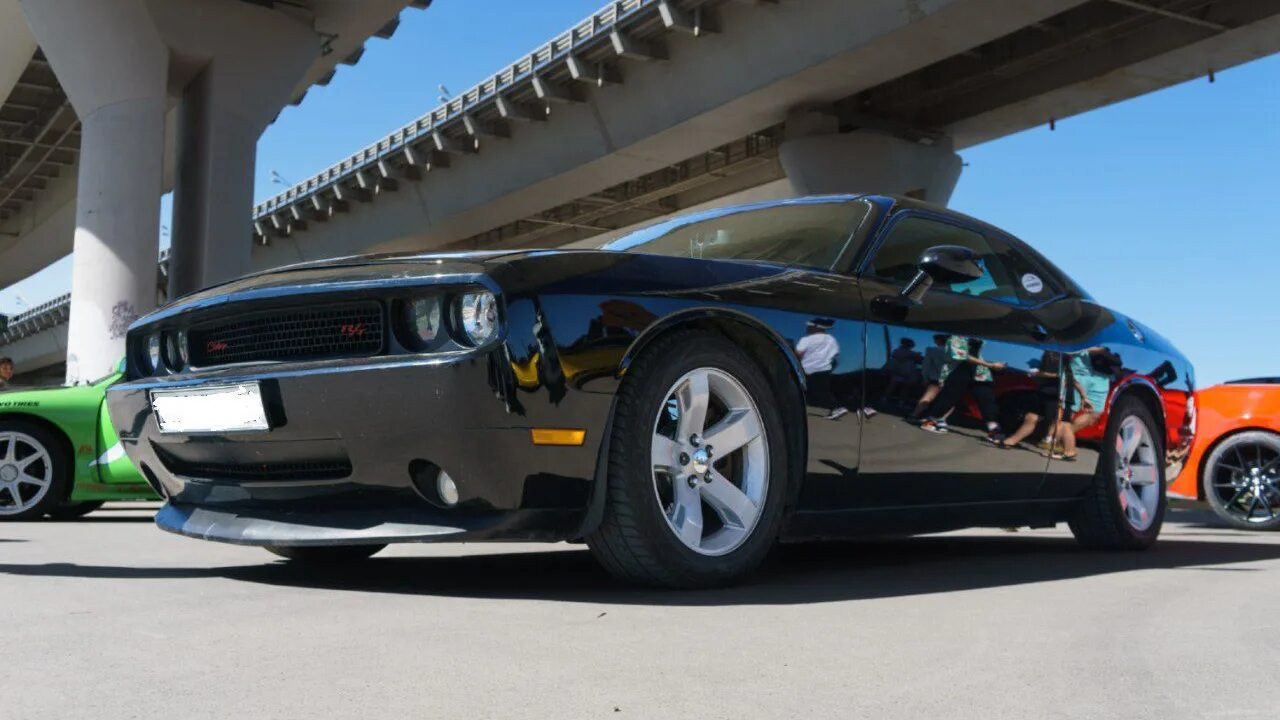 Отзывы челленджер. Додж Челленджер. Владельцы dodge Challenger в Самаре. Dodgem cars.