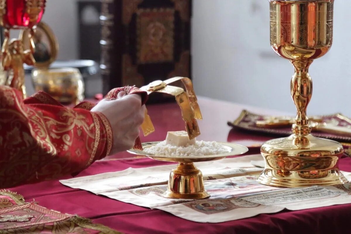 40 литургий. Богослужебные ритуалы. Михаил омский светой отец. Поминовение о здравии в храме. Большекулачьем максим настоятель храма.