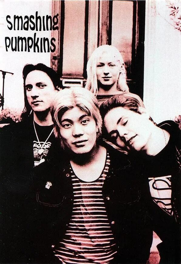 Группа the smashing pumpkins. Smashing pumpkins перевод песен. Smashing pumpkins перевод песен. Smashing pumpkins солист. Smashing pumpkins билли корган 1993.