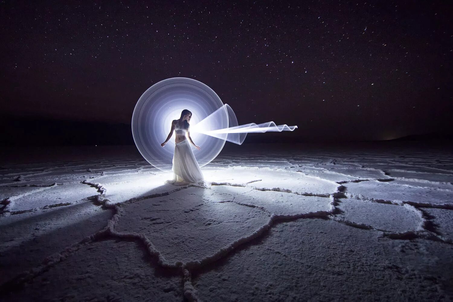 Дай свету пространство. Художник фрейдун рассули (freydoon rassouli). Энергия вселенной. Ченнелинг терапия. Фрейдун рассули философия.