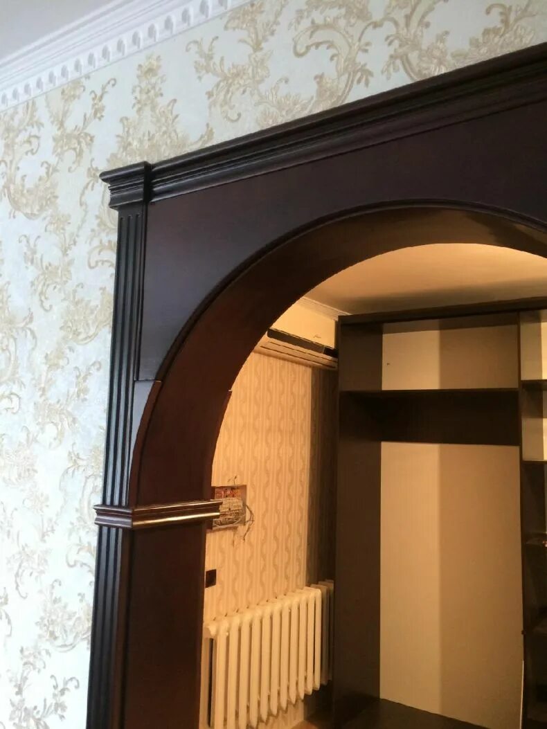 Отделка дверных проемов межкомнатных. Обрамление дверного проема. Арка межкомнатная. Квадратная арка в квартире. Отделка проема.