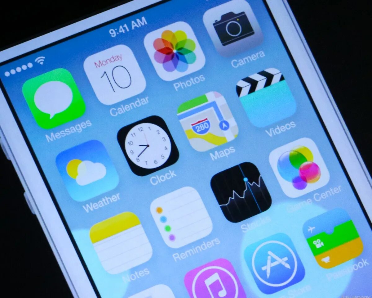 Ios 7 стоит ли. Ios 7. iphone ios 7. ios для ipod. ios 7 и новая.
