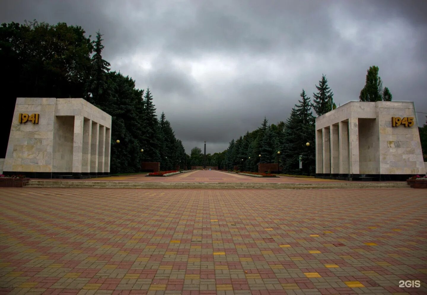 Мемориал в курске. Мемориальный комплекс памяти павших курск. Мемориальный комплекс памяти павших курск. Мемориал памяти курск. Мемориальный комплекс курская дуга курск.