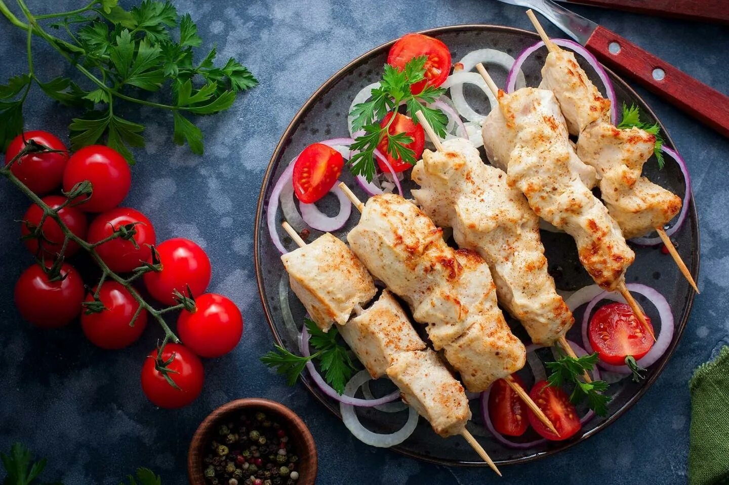 Шашлык из куриной грудки рецепт. Шашлык из грудки в духовке. шашлык из куриных грудок. шашлык из куриной грудки дома в духовке. kebab baked in the oven.