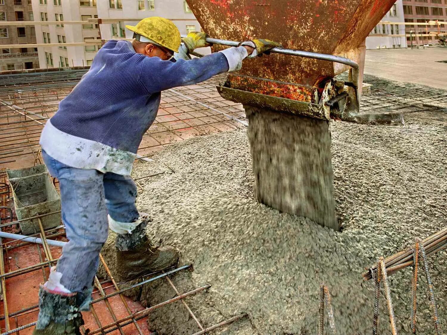 Стройка бетон. Бетонирование в строительстве. Строительные растворы. Заливание бетона.