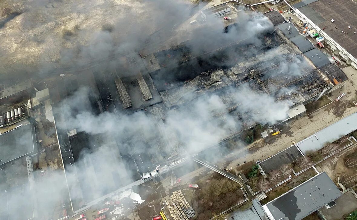 Пожар на ДОЗАКЛ В Дмитрове. Пожар на алюминиевом заводе в Дмитрове. Пожар на заводе ДОЗАКЛ В Дмитрове. Завод ДОЗАКЛ В Дмитрове.