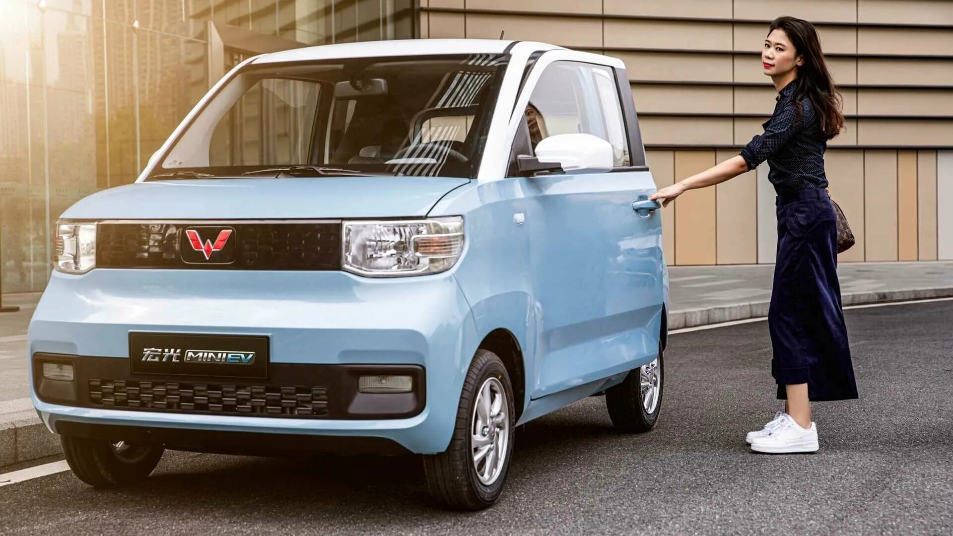 Самый дешевый китайский. Электромобиль Hong Guang Mini ev. SAIC-GM-Wuling электромобили. Wuling Hongguang Mini ev. Китайский электромобиль Wuling Hongguang Mini ev.