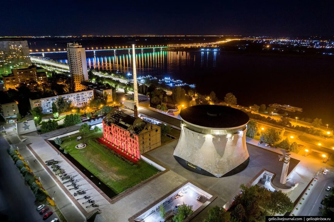 недостроенный мост на набережной в волгограде. волгоград центр города. волгоградская область, волгоград, тракторозаводский район. набережная волгоград. волгоград 5.