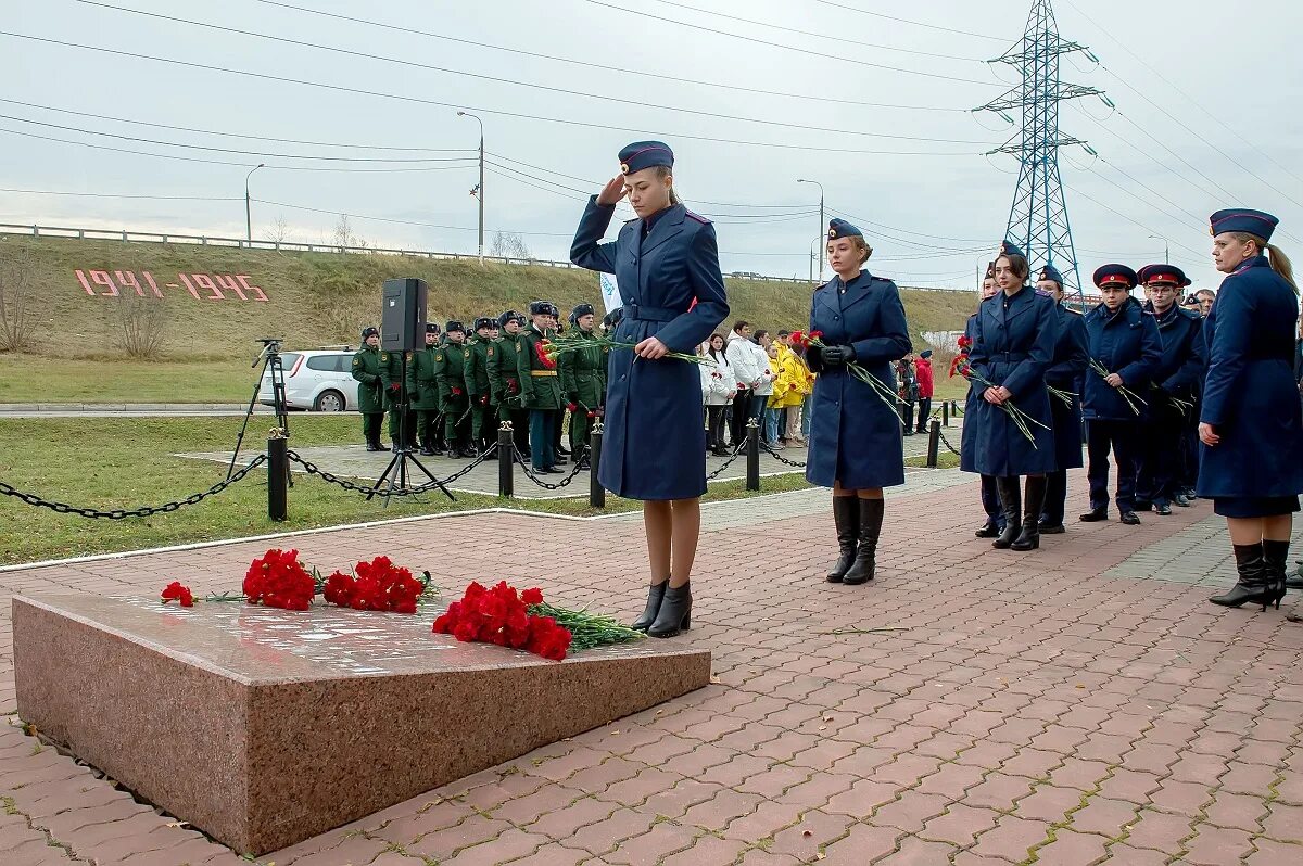 Мероприятие памяти героя. Возложение цветов к памятнику Талалихина в Подольске. Церемония возложения цветов. Возложение венка в Кузовлево 2014 год. Памятные мероприятия в Терезине.