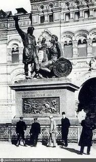 Памятник минину и пожарскому в каком веке